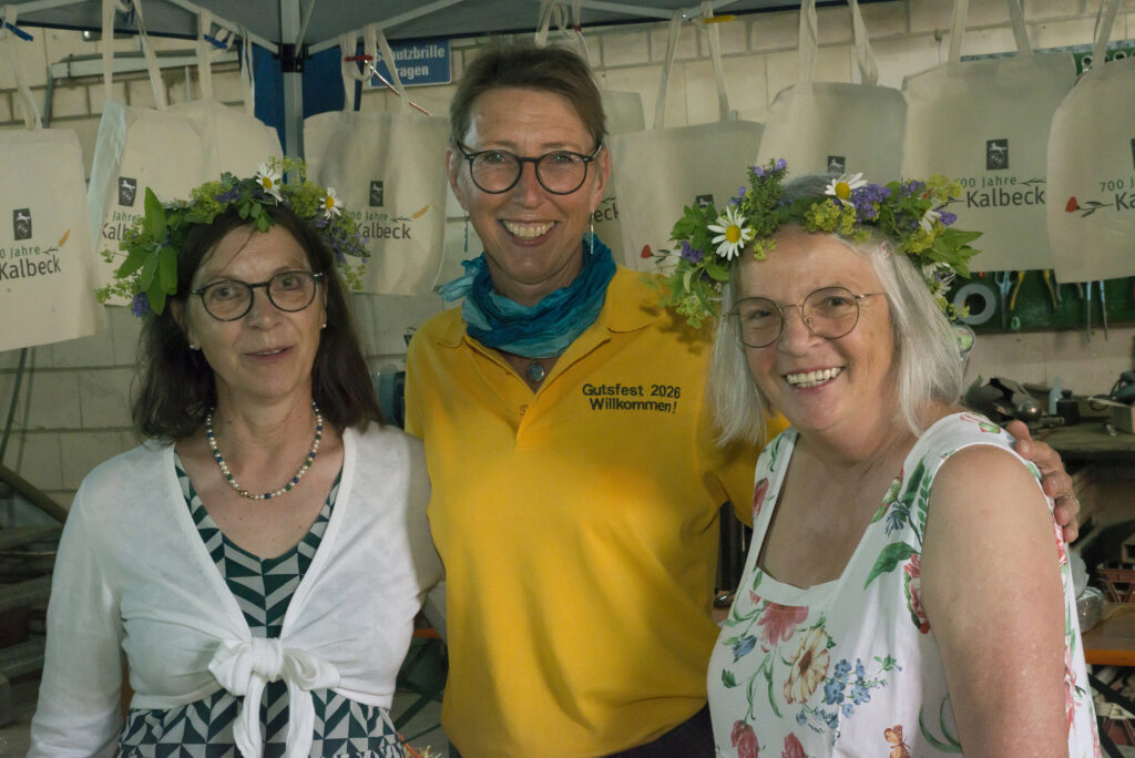 Dieses Bild hat ein leeres Alt-Attribut. Der Dateiname ist Charlotte-Dagmar-Sigrid-DSC_9617-Gutsfest-Kalbeck-1024x684.jpg